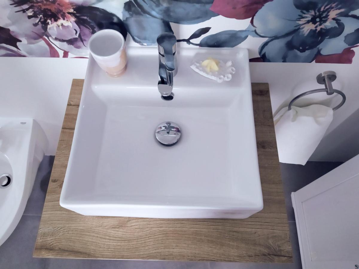 ポルレッツァ Peonia 2 Posti Wi-Fi Ac Free Park Jacuzzi Bed & Breakfast エクステリア 写真